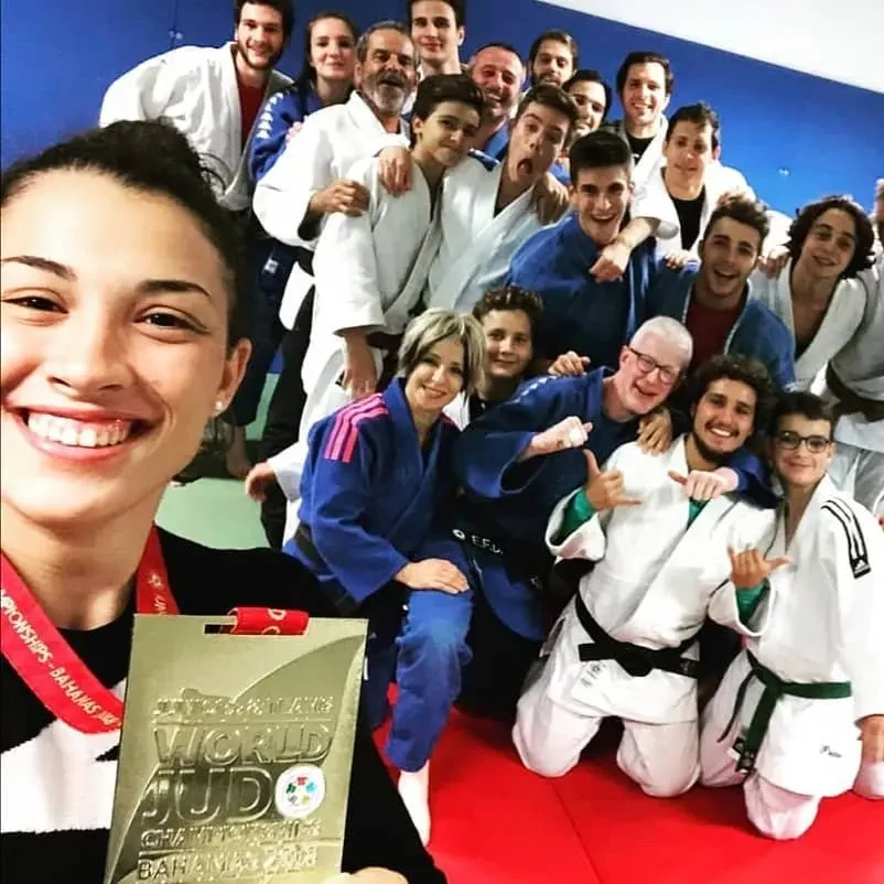 Il Corso Agonistica del Judo Club Capelletti è dedicato agli atleti che aspirano a competere a livello nazionale e internazionale. Unisciti alla nostra famiglia di campioni e preparati a eccellere con allenamenti intensivi e un forte spirito di squadra.